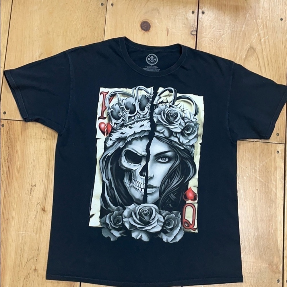 DOM  BLACK Trad Gothic King and Queen of Hearts Playing Card  Tee, L EUC!